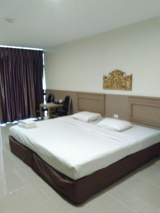 Tongpoon Hotel Banguecoque Exterior foto