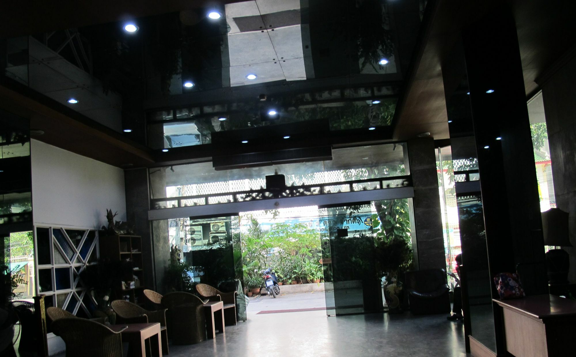 Tongpoon Hotel Banguecoque Exterior foto